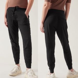 NWT Athleta Trekkie North Jogger Black size 10 Tall